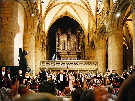 Tasmin and Richard Hickox - Gloucester Cathedral, 2004